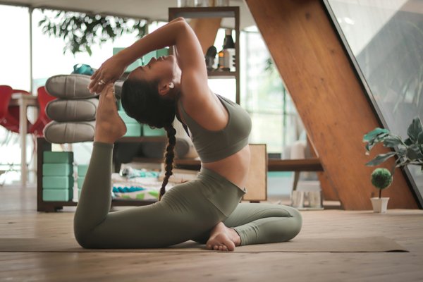Comment la pratique du yoga restauratif peut-elle aider à réduire l'anxiété?